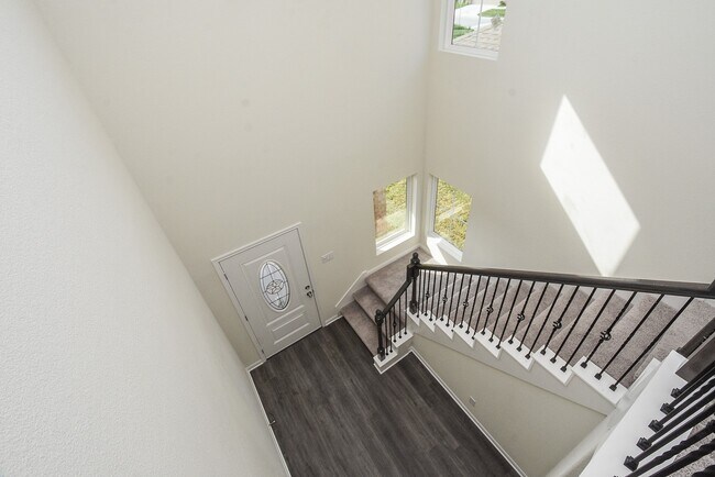 Building Photo - 2819 Topiary Ln