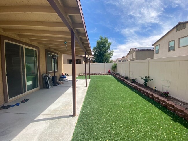Building Photo - Two Story home