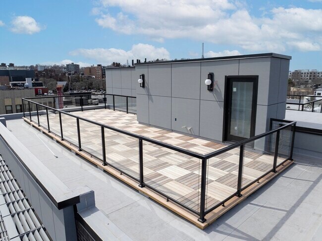 Building Photo - 14 Green St