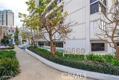 Building Photo - 10660 Wilshire Blvd