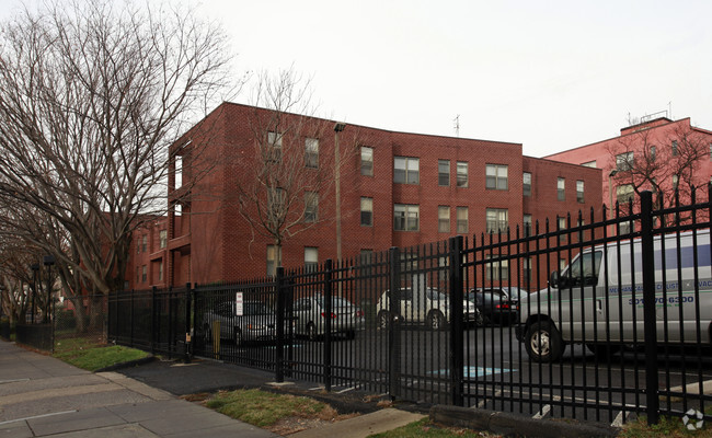 Building Photo - Claypoole Courts