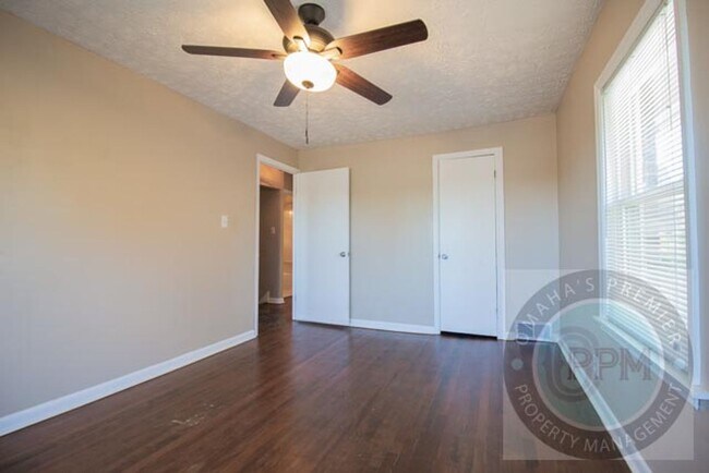 Building Photo - TRISARA 3129/3131 CASS ST