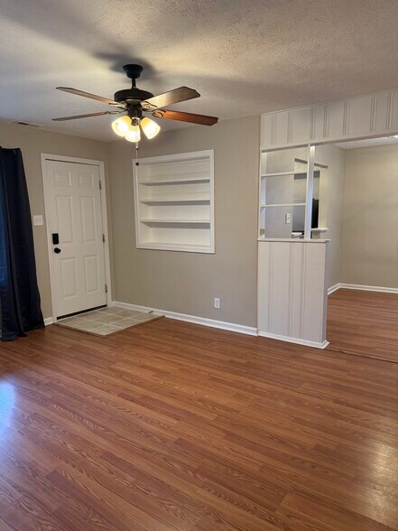 Building Photo - 509 E Mill St