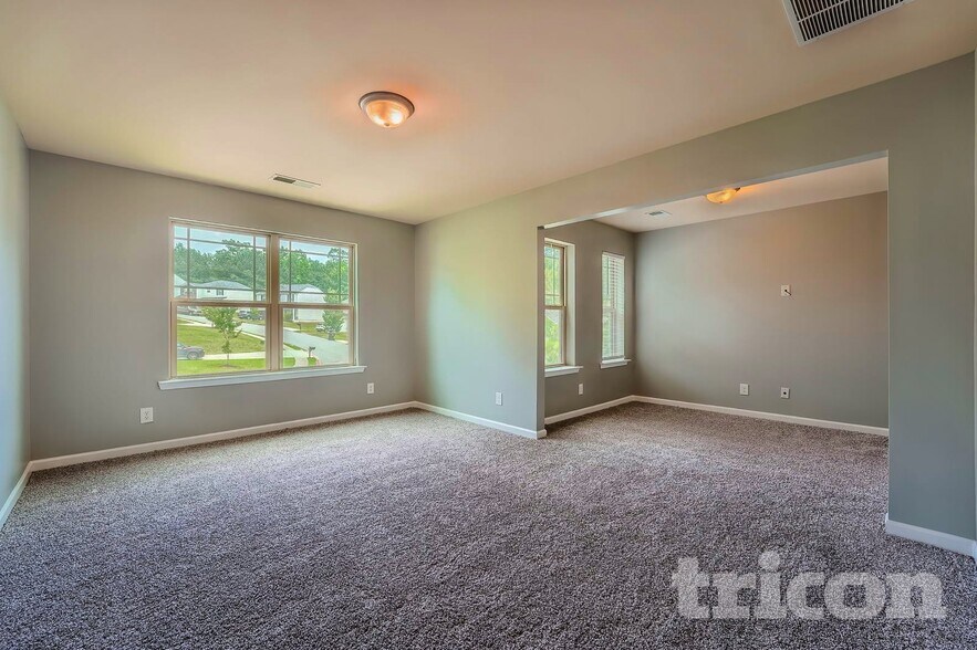 Building Photo - 3983 Sitka Dr