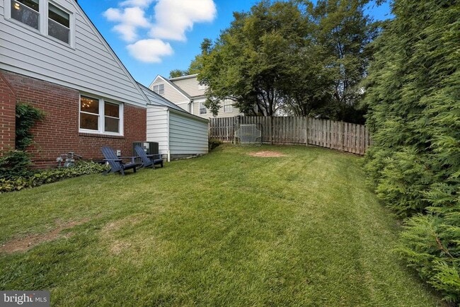 Building Photo - 511 Crestwood Dr