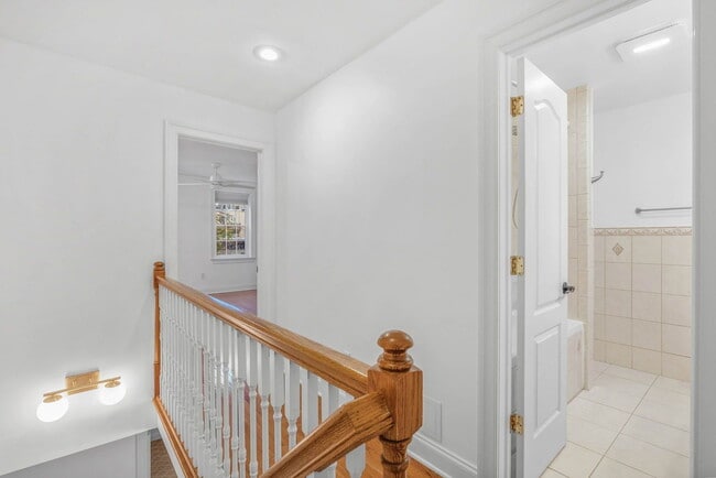 Building Photo - 1922 Montrose St