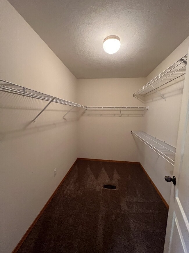 Building Photo - 3BR / 2BA  - with Fenced in backyard