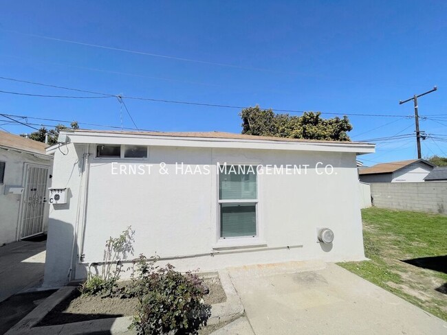 Building Photo - 2133 W Columbia St