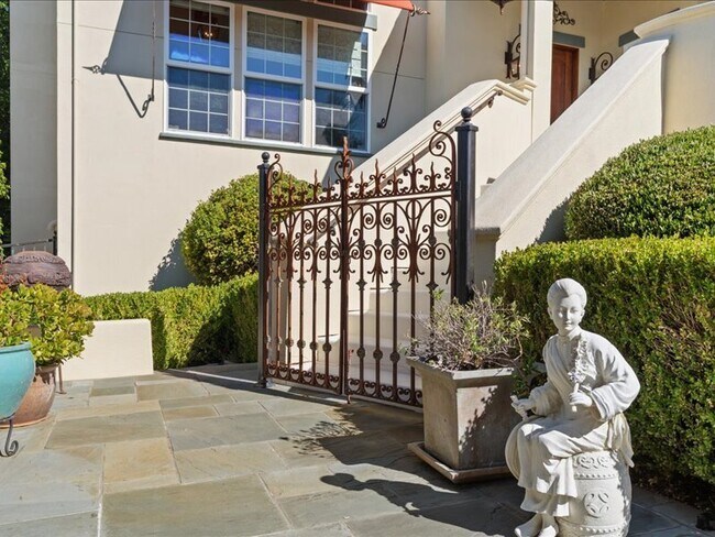 Building Photo - 265 Clear Ridge Dr