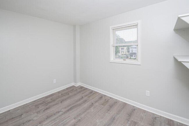 Building Photo - 690 2nd Ave