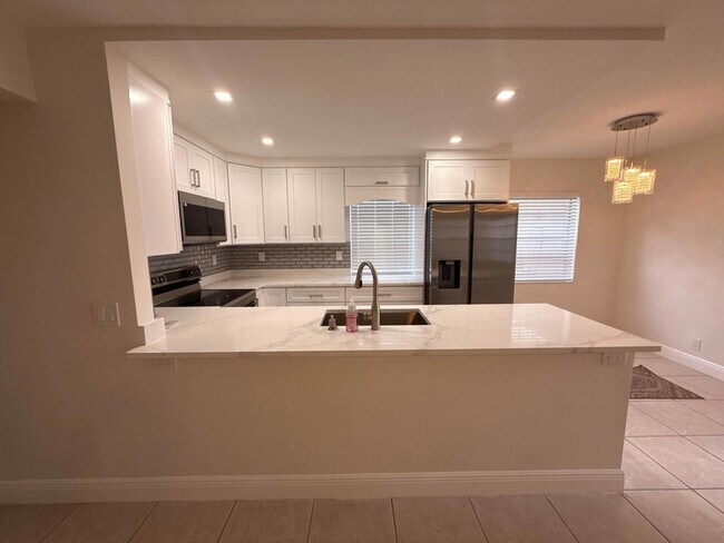 Building Photo - 358 Normandy H