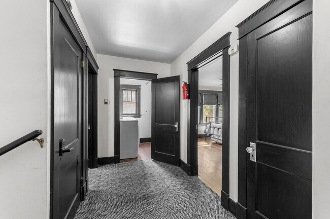 Building Photo - 319 N Delaware St