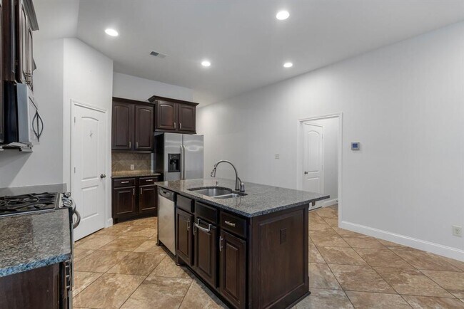 Building Photo - 1315 Cameron Park Ln