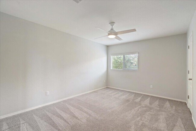 Building Photo - 15 Stone Terrace Dr