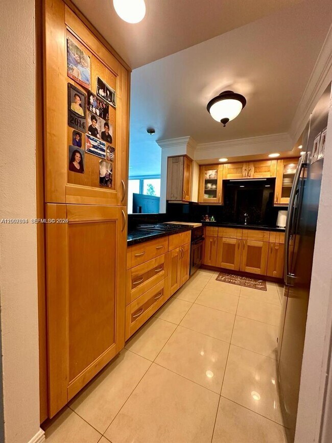 Building Photo - 2655 Collins Ave