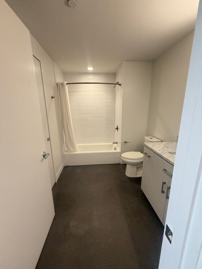 Building Photo - Beautiful Apartment in Allston