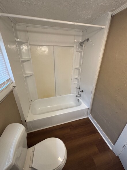 Building Photo - 467 Southport Rd