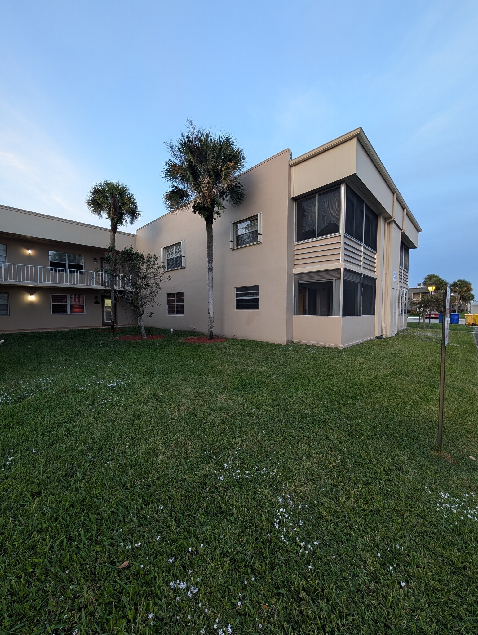 Building Photo - 839 Normandy R