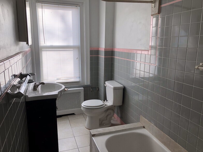 Building Photo - 5033 Ditman St