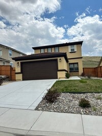 Building Photo - 4 Bedroom Beautiful Home