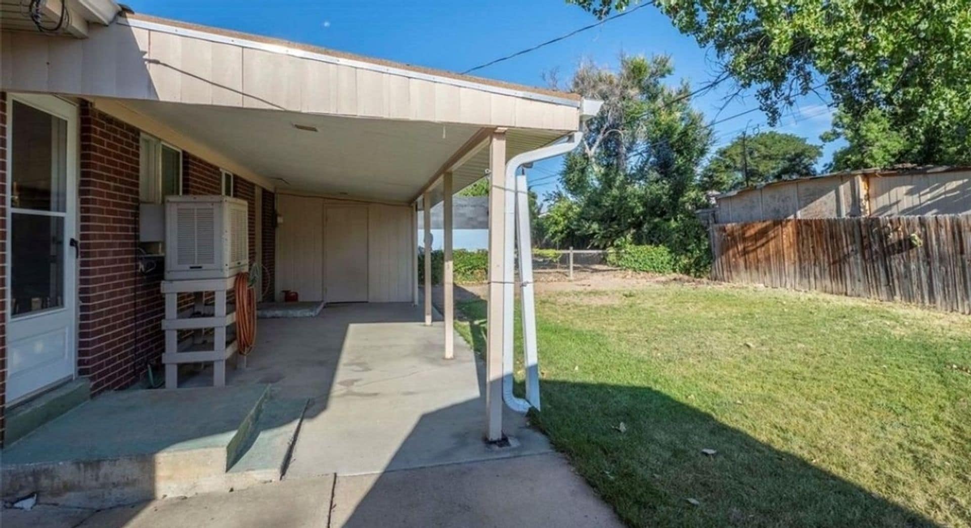 Building Photo - 2111 W 80th Ave