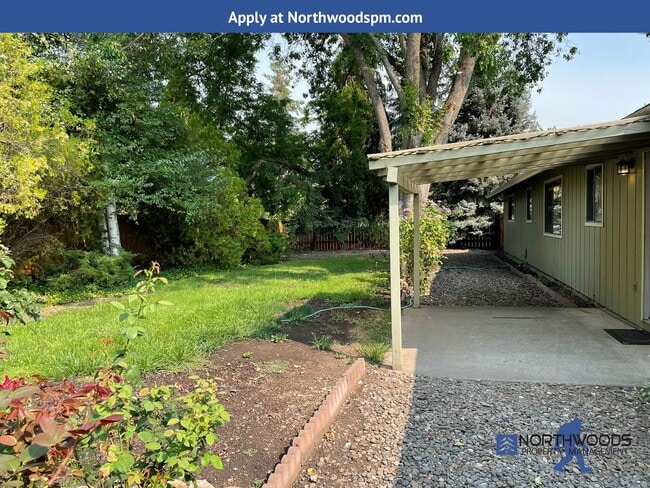 Building Photo - Very Nice 3 Bedroom 2 Bath Home-Located on a Corner Lot