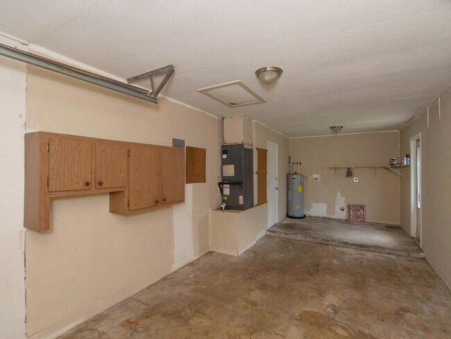 Building Photo - 226 SW Reynolds Ave