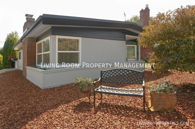 Building Photo - 6738 NE 22nd Ave