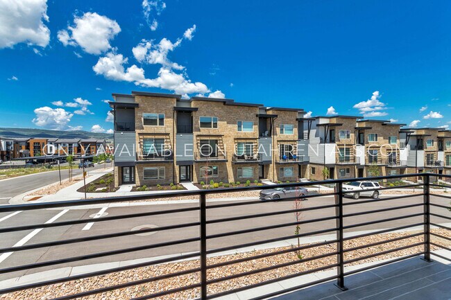 Building Photo - 1360 Gambel Oak Wy
