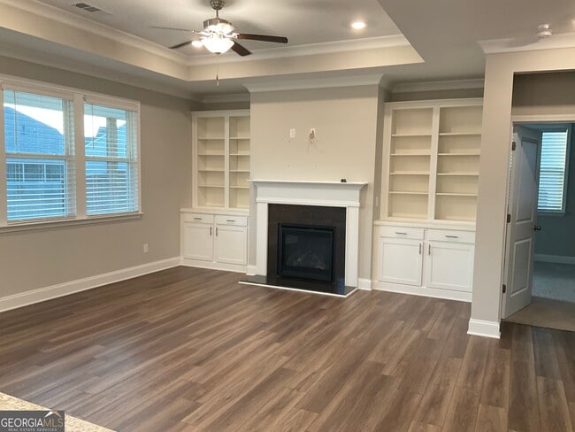 Building Photo - 240 Hollis St