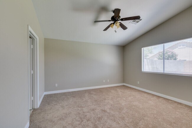 Building Photo - This  one-story home is located in the hea...