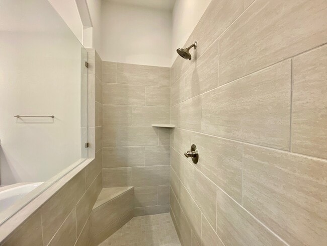 Building Photo - 9411 Trestle Creek Ct