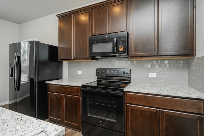 Building Photo - Spacious Townhome Available Now!