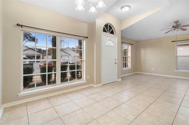 Building Photo - 7831 Hidden Hollow Dr