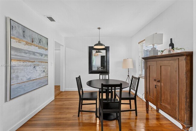 Building Photo - 5800 SW 61st St