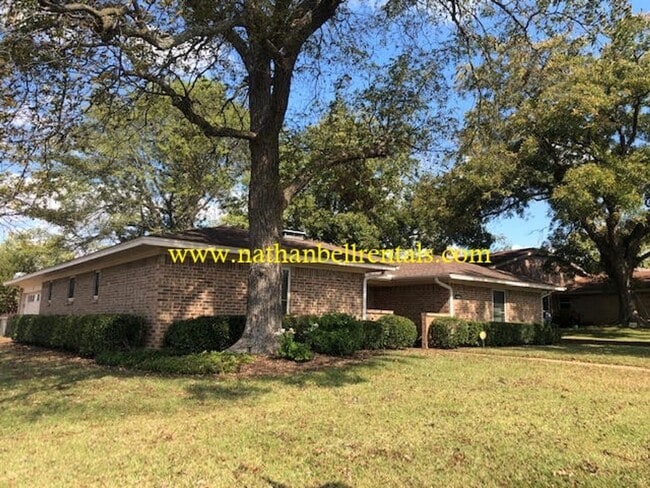 Building Photo - 3415 Vagas Dr