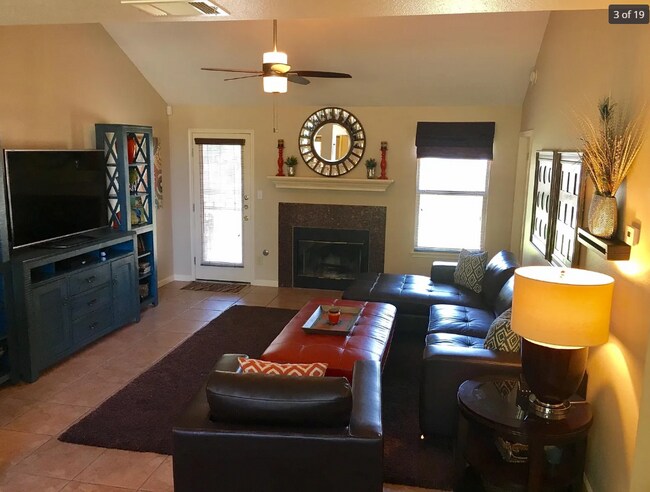 Building Photo - 607 Amaryllis Ave