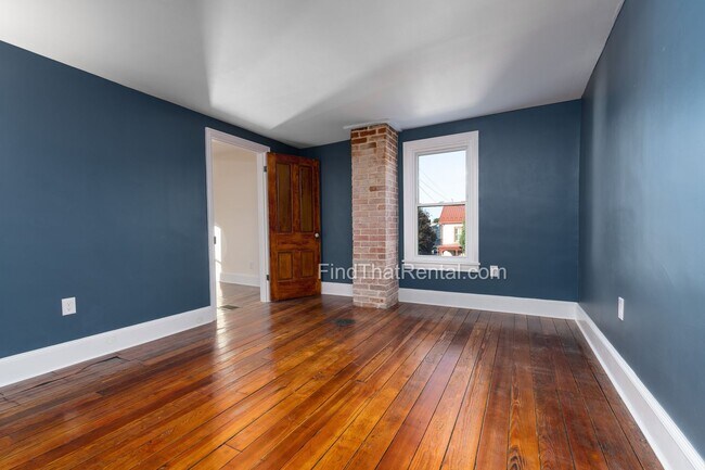 Building Photo - 423 N Bedford St