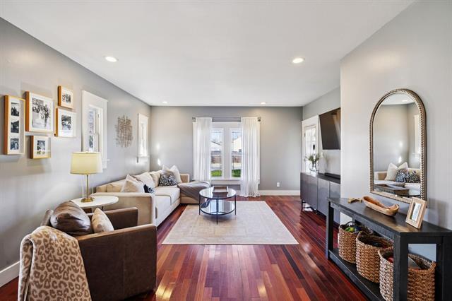 Building Photo - 704 Williams St