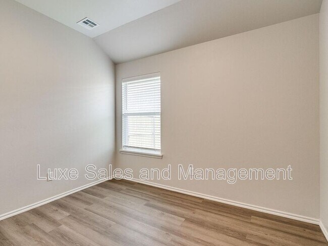 Building Photo - 10541 Lawson Pl Rd