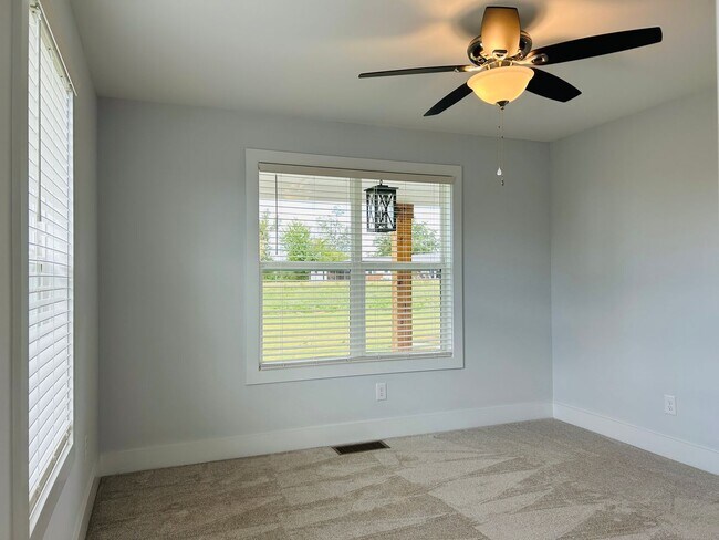 Building Photo - Stunning 4 bedroom 2.5 bath near Downtown Newnan! Must see!