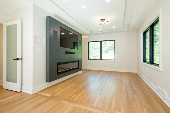 master bedroom - 611 W 49th St