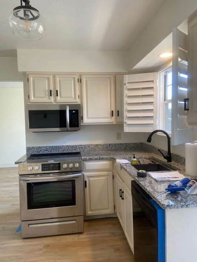 Building Photo - Call this gorgeous townhome yours! 2 master bedrooms with detached 2 car garage in Cherry Creek M...