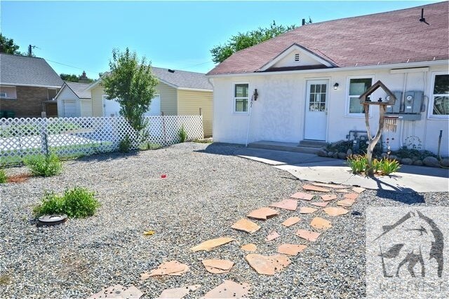 Primary Photo - Fantastic 4 Bedroom Riverton Duplex