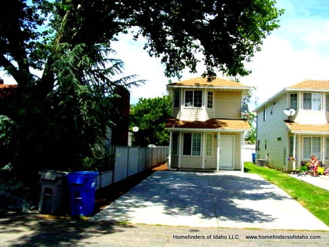 Primary Photo - Beautiful 2-Story Row Home! Lawn Maintained!