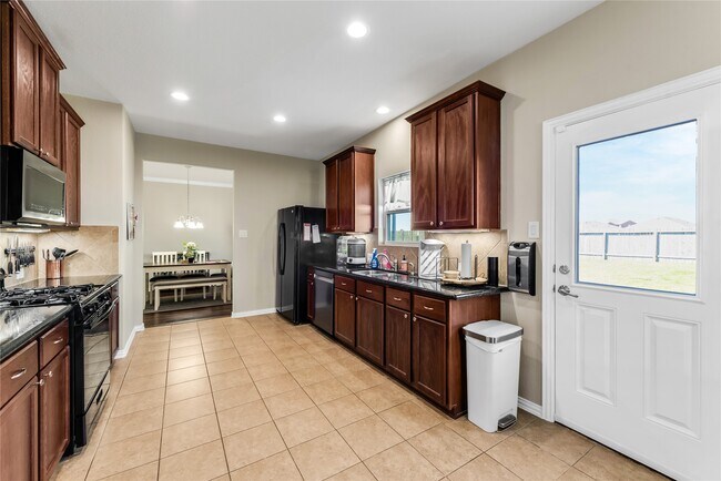 Building Photo - 512 Forest Village Cir