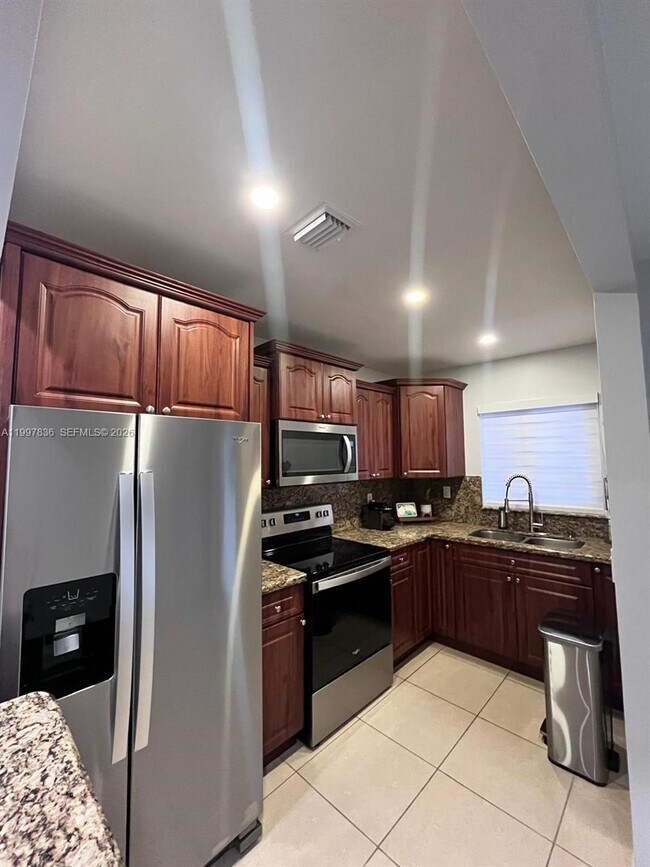 Building Photo - 4533 SW 143rd Pl