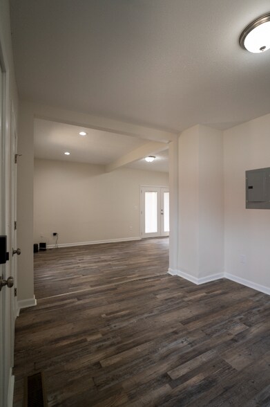 Building Photo - 1277 W 67th St