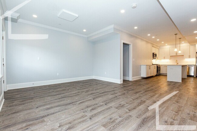 Building Photo - Beautiful Brighton Unit Next to Chandler Pond Available 9/1/2026