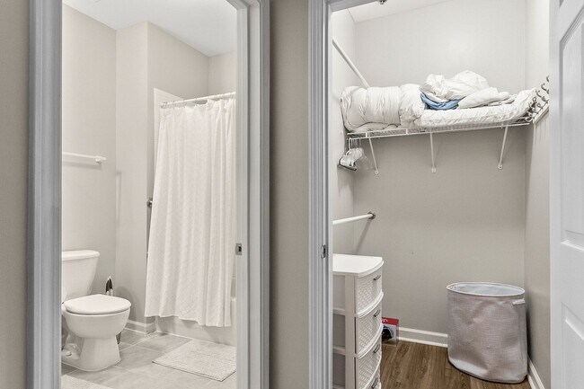 Building Photo - Capstone Quarters 2 BR/2 BA 2nd Floor Available